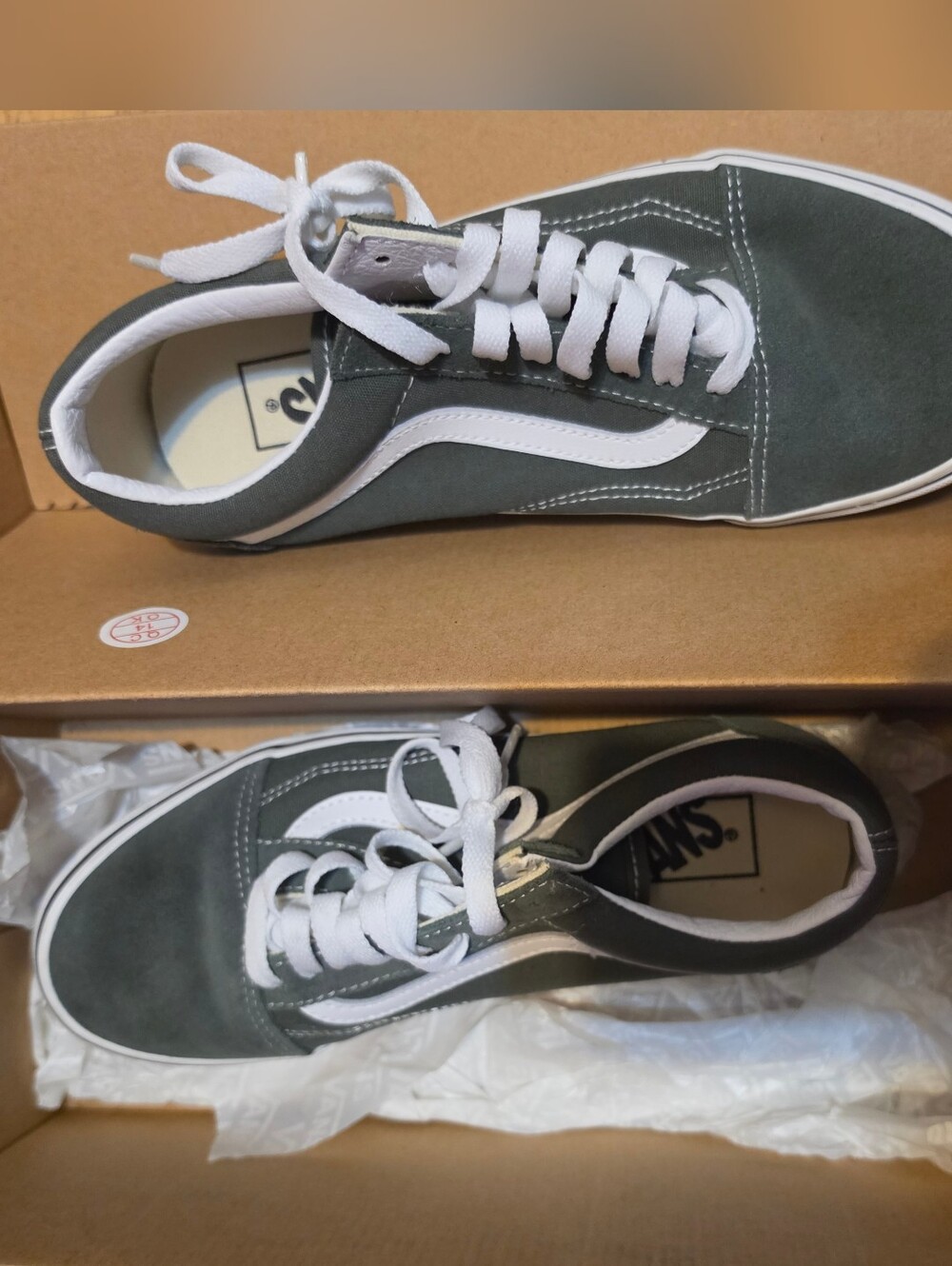 Vans Old Skool Women's Low-Top Sneakers in Olive Green Size 8